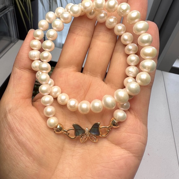 Elegant freshwater Pearl necklace with Butterfly Clasp - Picture 4 of 7